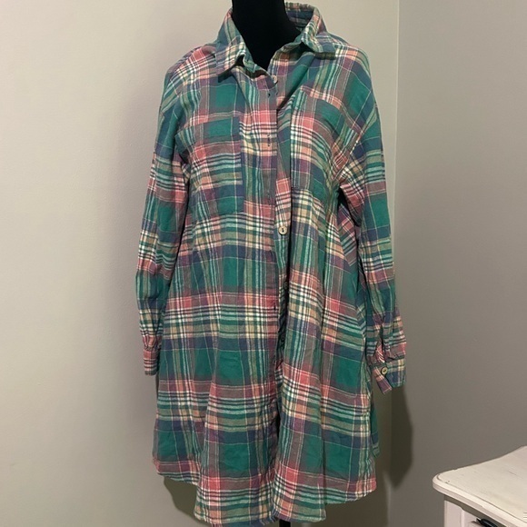 Umgee Tops - Umgee Small button down top    A